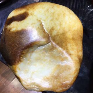 新疆和田玉原石和一台奥迪a8l,你选择哪个?