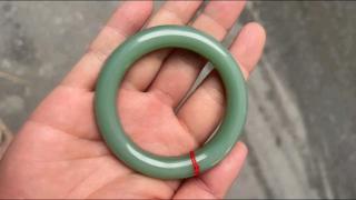 和田玉碧玉鸭蛋青手镯 俄碧 品相完美 无黑点无裂颜色均匀油润的鸭蛋